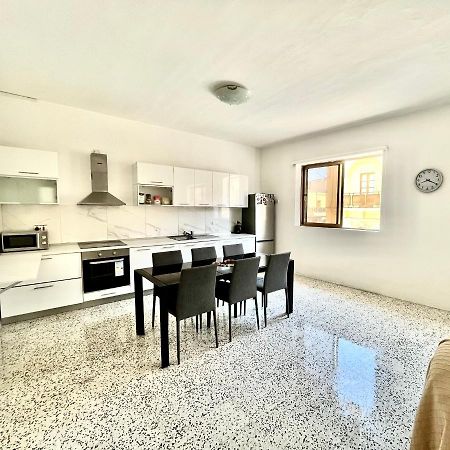 Camag Apartment - Very Close To Airport Birżebbuġa Екстериор снимка